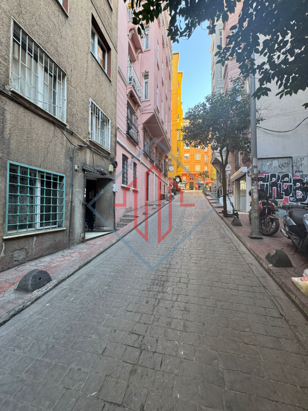 CİHANGİRİN KALBİNDE SATILIK BAĞIMSIZ GİRİŞLİ 1+1 DAİRE