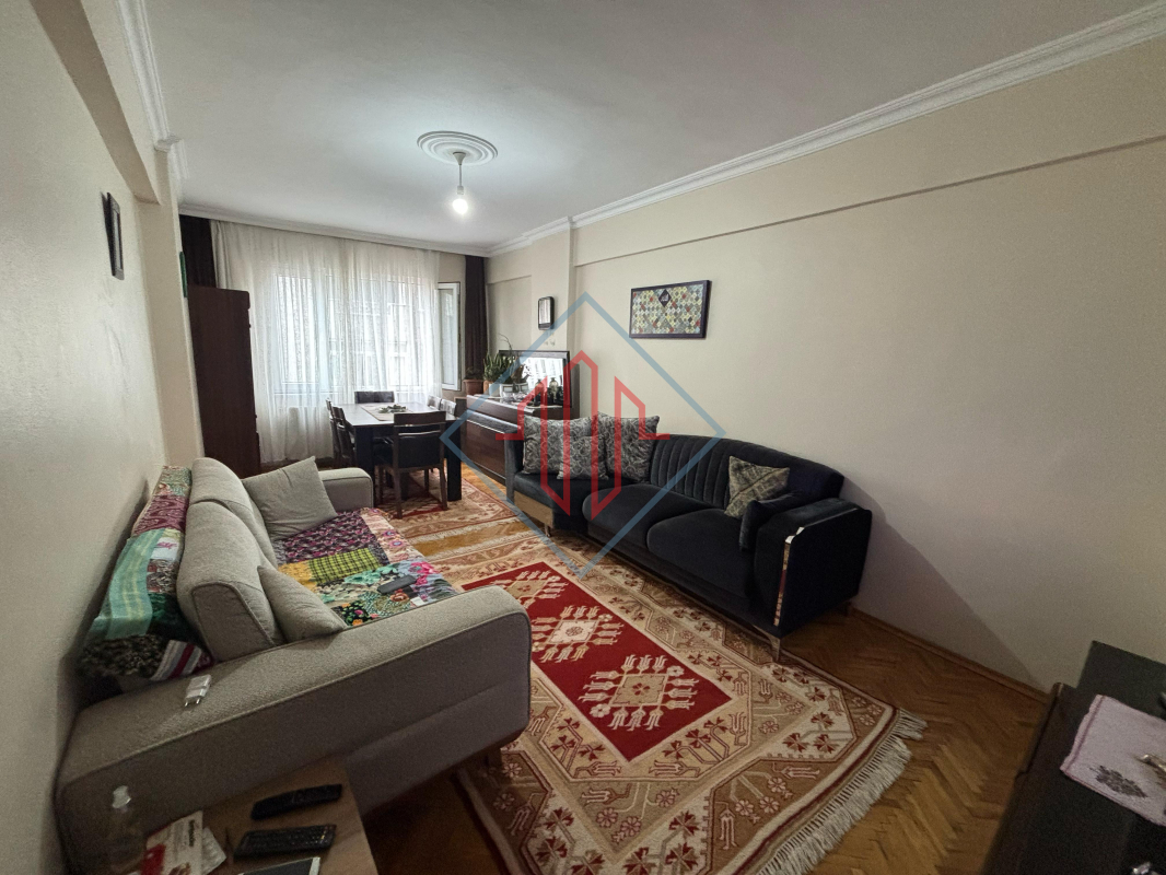 CEVAHİR AVM YÜRÜME 2 DK  BAKIMLI , MASRAFSIZ 2+1  DAİRE